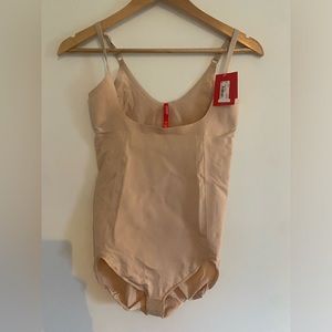 Spanx brand new large l nude bodysuit NWT